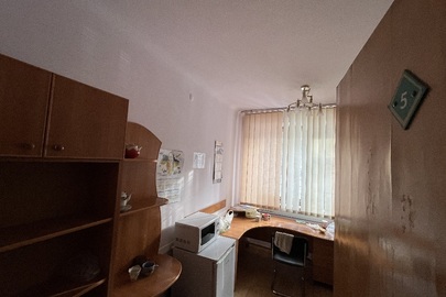 Комплект меблів для офісу: стіл письмовий, шафа з полицями, б/в