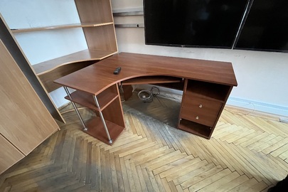 Стіл офісний з шухлядами коричневого кольору, б/в