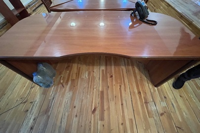 Стіл офісний б/в, ширина 87 см., довжина 2 м.