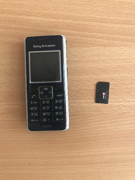 Мобільний телефон «Sony Ericsson» та сім карта оператора «МТС»