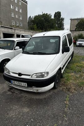 Легковий автомобіль марки PEUGEOT PARTNER державний номерний знак АЕ5103ІА, рік виробництва 2000, VIN VF35BWJZE60307369,Номер кузова:VF35BWJZE60307369,білого кольору