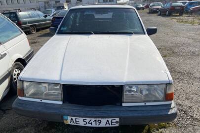 Легковий автомобіль марки VOLVO, модель 760, 1988 року випуску, номер кузова YV1764752J0038898, номерний знак АЕ5419АЕ