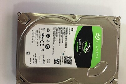 Жорсткий диск марки "Seagate 1TB"