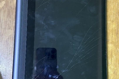 Конфіскація згідно виконавчого листа суду: планшет LENOVO YOGA, YT3-X50F, процесор Qualcomm MSM 8909, 16 Gb, чорного кольору із пошкодженим екраном, вживаний