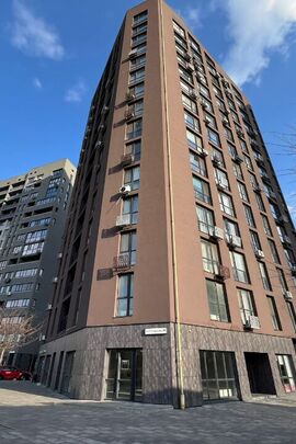 Квартира, загальною площею 98,4 кв.м., житловою площею 62,1 кв.м., що знаходиться за адресою: Київська обл., Бучанський р., с. Крюківщина, вул. Панорамна, буд. 2-Б, кв. 87