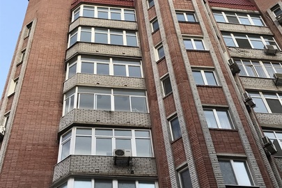 Чотирикімнатна квартира, загальною площею  168.4 кв.м., що знаходиться за адресою: Дніпропетровська область,  м. Дніпро, вул. Виконкомівська буд. 7 кв. 18