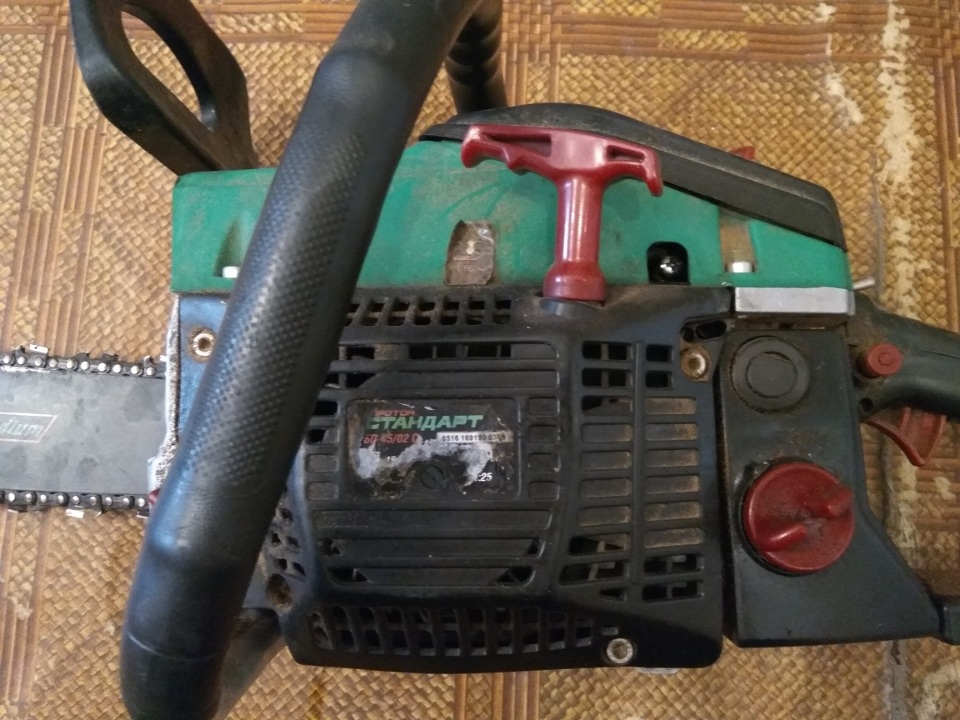 Бензопила марки 