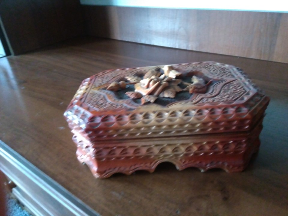 Дерев'яна шкатулка