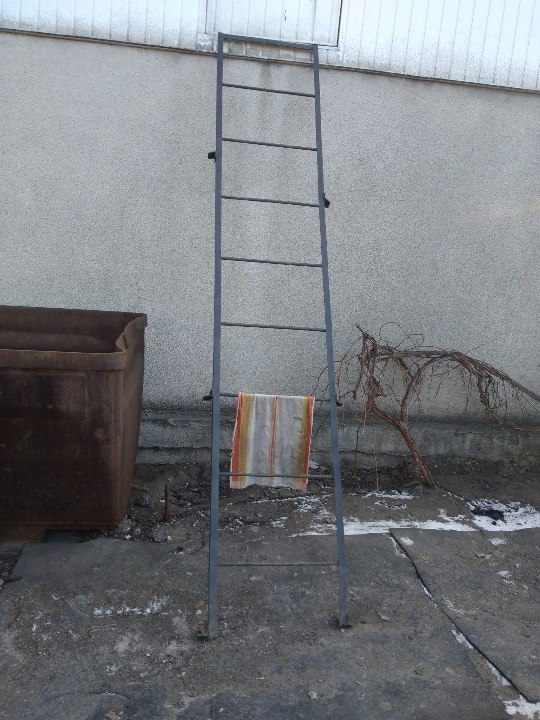 Металева драбина