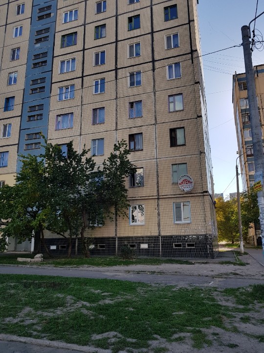 ІПОТЕКА. 5-ти кімнатна квартира, загальною площею 99.4 кв.м., за адресою: Дніпропетровська обл., м. Кривий Ріг, вул. м-н 5-й Зарічний будинок 83, кв.10