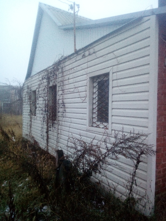 Житловий будинок з надвірними будівлями та спорудами, за адресою: Донецька обл., м. Костянтинівка, вул. Бульварна ( Чернігівська) 56, буд. 65