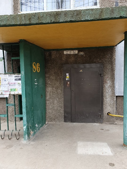 Трикімнатна квартира загальною площею 59.1 кв.м., що розташована за адресою: Дніпропетровська обл. м. Дніпро, вул. Калинова буд.86, кв. 93