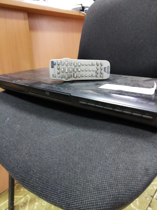 DVD програвач JVC XV-N320 з пультом управління