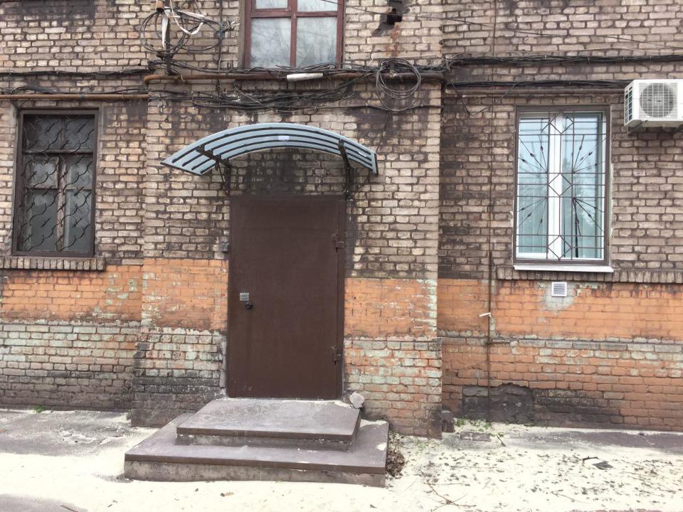 Нежиле вбудоване приміщення  №16 загальною площею 72.7 кв.м, за адресою: Дніпропетровська обл., м.  Кам'янське, вул. Соборна (кол. Кірова), буд.16, приміщення 16