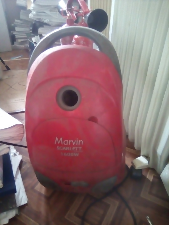 Пилосмок SCARLETT MARVIN 1600W в неробочому стані