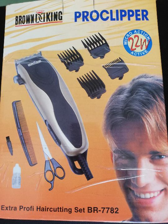 Машинка для стрижки волосся,  електрична,  в комплекті  2 насадки для розчісування волосся