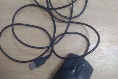 Комп'юторна  мишка Logitech,  чорного кольору 
