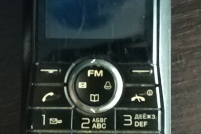 Мобільний телефон марки Sony Ericsson J120i, чорного кольору