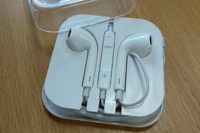  Навушники Apple AirPods