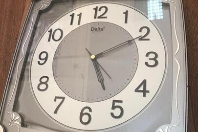 Настінний годинник марки DELTA