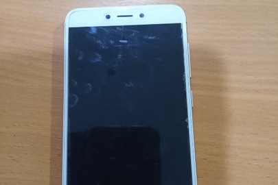 Мобільний телефон марки «Xiaomi» Redmi 6 в корпусі золотистого кольору, б/в