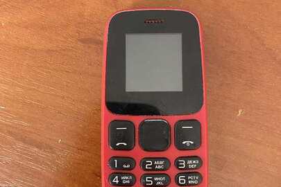 Мобільний телефон марки "NOMI" модель "і144с" в корпусі червоного кольору ІМЕІ №1:359041100905224, ІМЕІ №2 359041100905232, б/в