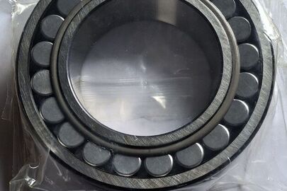 Новий підшипник, що упаковано в поліетиленовий пакет та паперову коробку з написом на коробці "SKF"-1 шт.