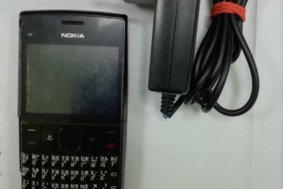 Мобільний телефон "NOKIA" з зарядним пристроєм