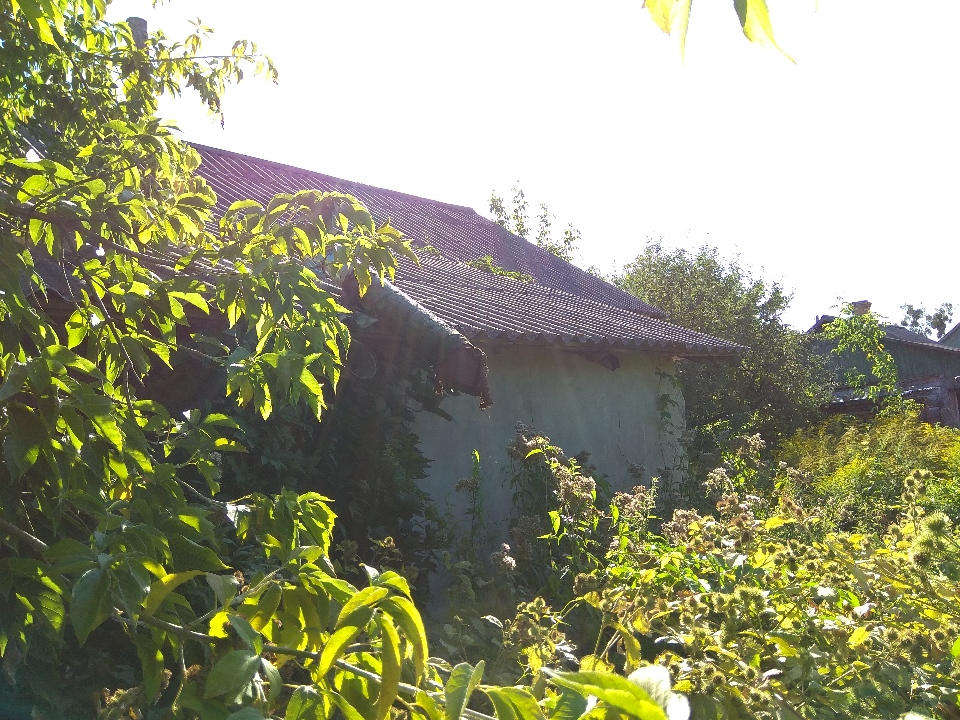 ІПОТЕКА: домоволодіння, в складі: житловий будинок заг.пл. 53,8 м.кв. з надвірними будівлями та земельна ділянка заг.пл.0,0599 га., кадастровий номер:6810600000:04:006:0126, що знаходяться за адресою: Хмельницька область, м.Славута, вул.Стуса,27