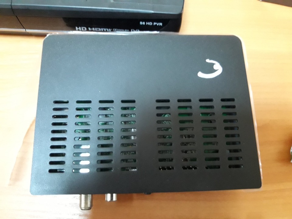 Цифровий ресивер супутникового телебачення моделі 