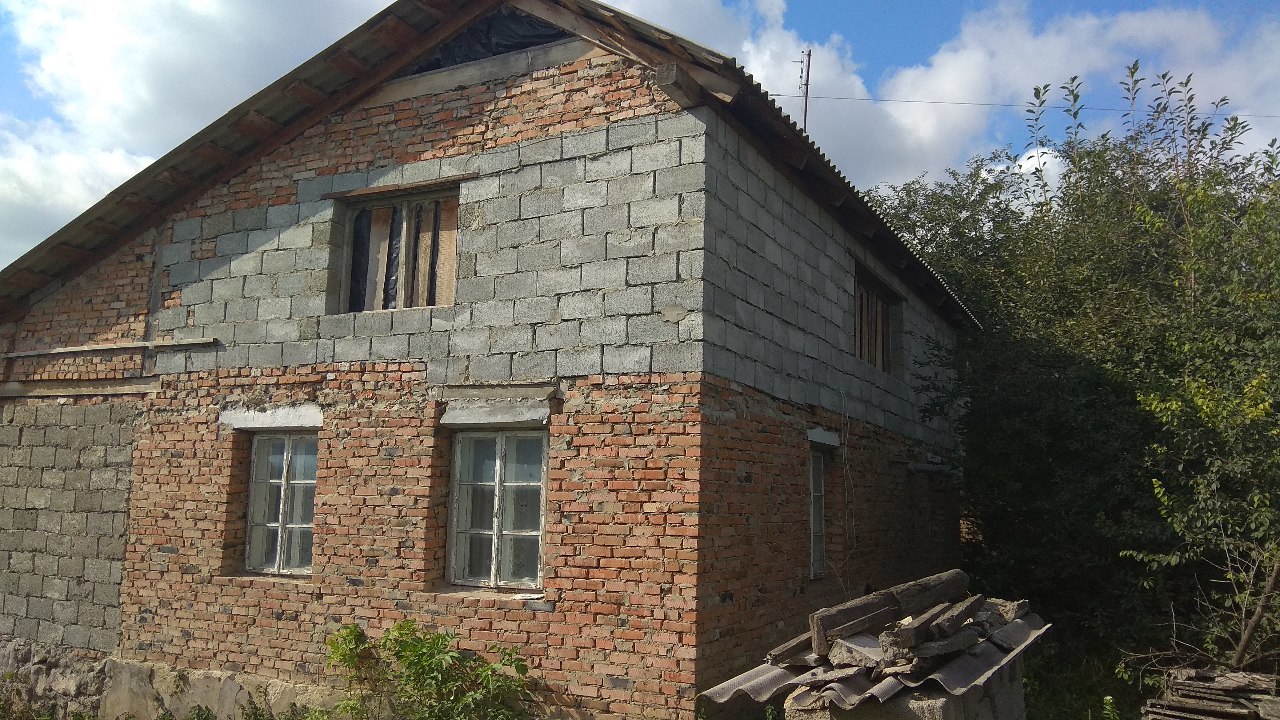 1/2 частина домоволодіння загальною площею 86,5 м.кв., що знаходиться за адресою: Хмельницька область, Городоцький район, с.Чорниводи, вул.Центральна,48