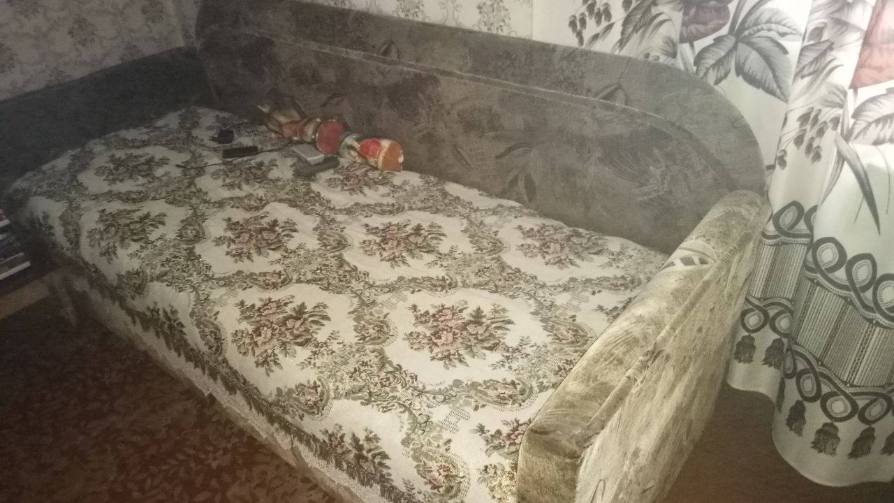 Диван