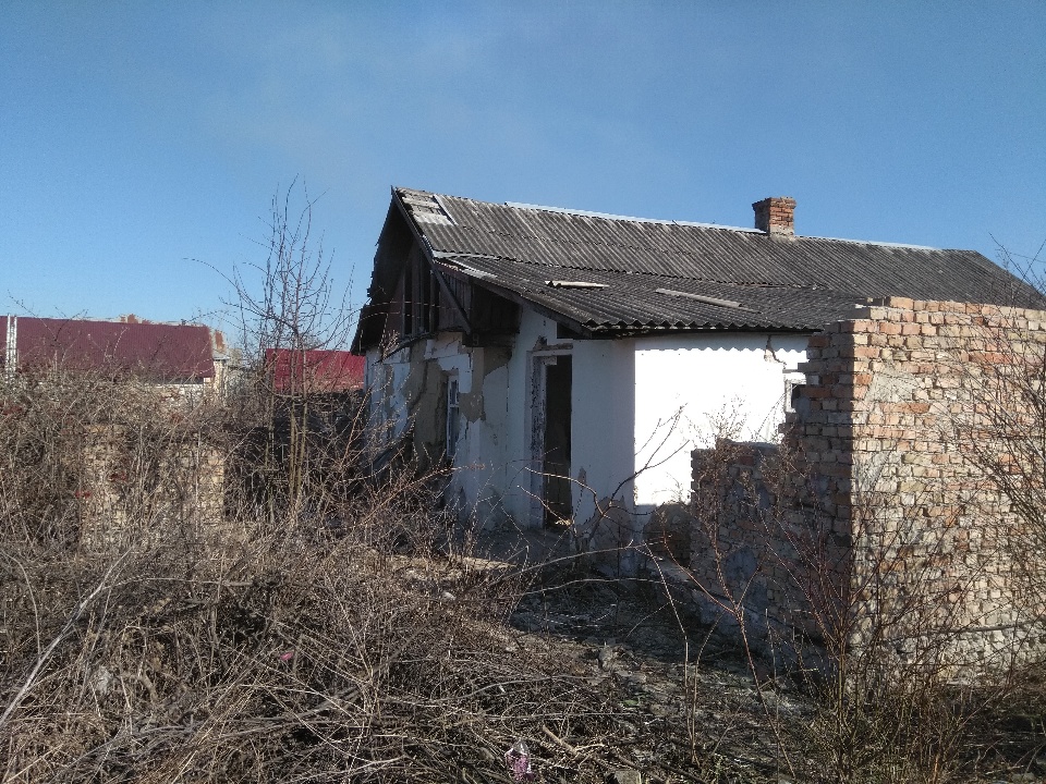 ІПОТЕКА: житловий будинок загальною площею 64,6 м.кв., з надвірними будівлями  що знаходиться за адресою: Хмельницька область, м.Волочиськ, вул.Драгоманова,9
