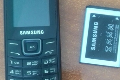 Мобільний телефон марки "Samsung" з сім-картою оператора мобільного зв'язку "Київстар"