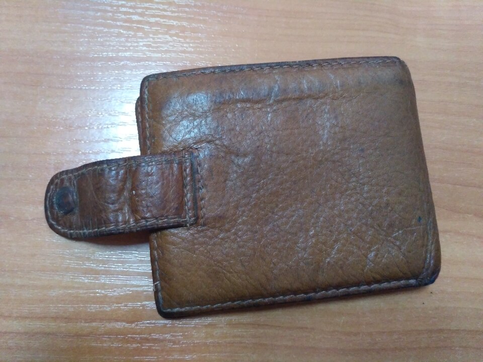 Чоловічий гаманець коричневого кольору 