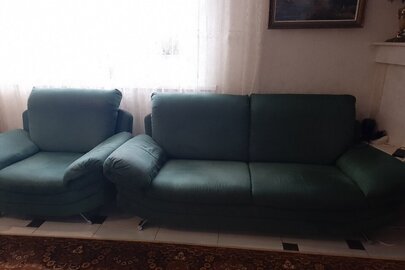 Комлект меблів - диван та два крісла, темно-зеленого кольору, бувші у використанні