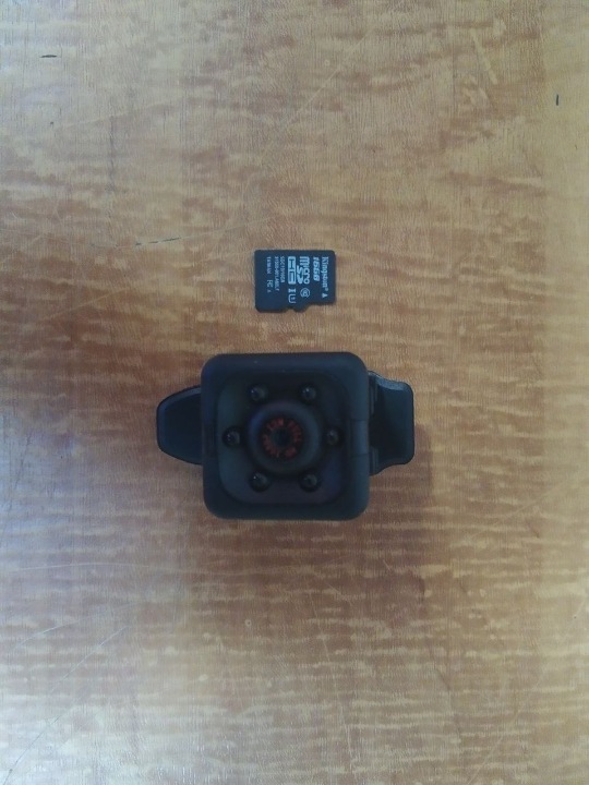 Міні-камера з маркувальним позначенням  «1080Р 12 М Full HD» із флеш картою Kingston об’ємом 16Gb