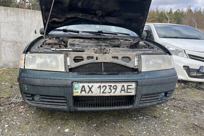 Автомобіль марки SKODA, модель OCTAVIA, зеленого кольору, 2001 року виробництва, номер кузова TMBBE41U812490549, державний реєстраційний номер АХ1239АЕ