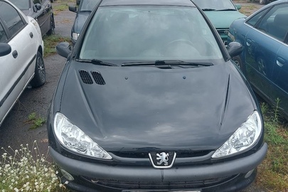 Легковий автомобіль Peugeot 206, державний номерний знак КЕА457 (LT), чорного кольору, № кузова VF32HRHYF42885353, рік випуску 2003