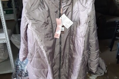 Одяг верхній жіночий (куртки, пальто) різних кольорів та фасонів (10 позицій) 29 штук, стан новий