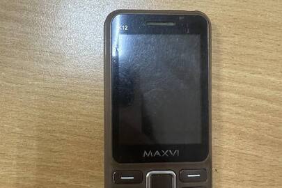 Мобільний телефон марки MAXVI модель R12 (IMEI 1 860560023514799; IMEI 860560023514807), стан б/в