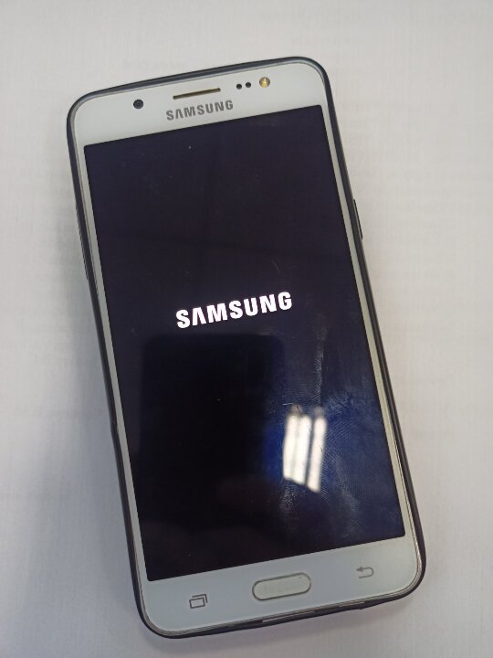 Мобільний телефон Samsung J510H, IMEI 358161072689399, білого кольору, б/в