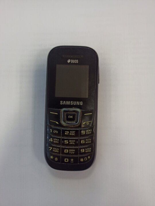 Мобільний телефон Samsung E1202, IMEI 356994050726540, чорного кольору, б/в