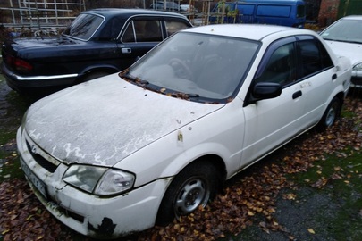 Автомобіль «MAZDA FAMILIA», білого кольору, реєстраційний номер М 453 УХ 31 RUS, 1998 року випуску