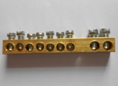 Клемна планка (шина нульова) з металу жовтого кольору на 9 отворів розміром 60*6*8 мм, в кількості 97 шт. 