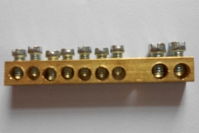 Клемна планка (шина нульова) з металу жовтого кольору на 9 отворів розміром 60*6*8 мм, в кількості 97 шт. 