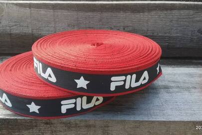Стрічка текстильна-тасьма червоного кольору, шириною 3 см. з написом "Fila", в кількості 41 рулон