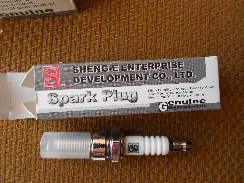 Свічки запалювання SPARk PLUG D8TC в кількості 10 шт.