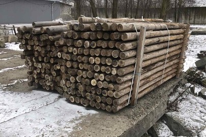 Вироби циліндричної деревини, не загострені із жодного кінця, у 2-х зв’язках, у кількості 242 шт