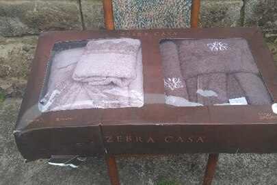 2 набори в упаковці "ZEBRA COSA" (котон), які складаються з двох халатів з пасками, чотирьох рушників розміром 69*138 см та 48*91 см